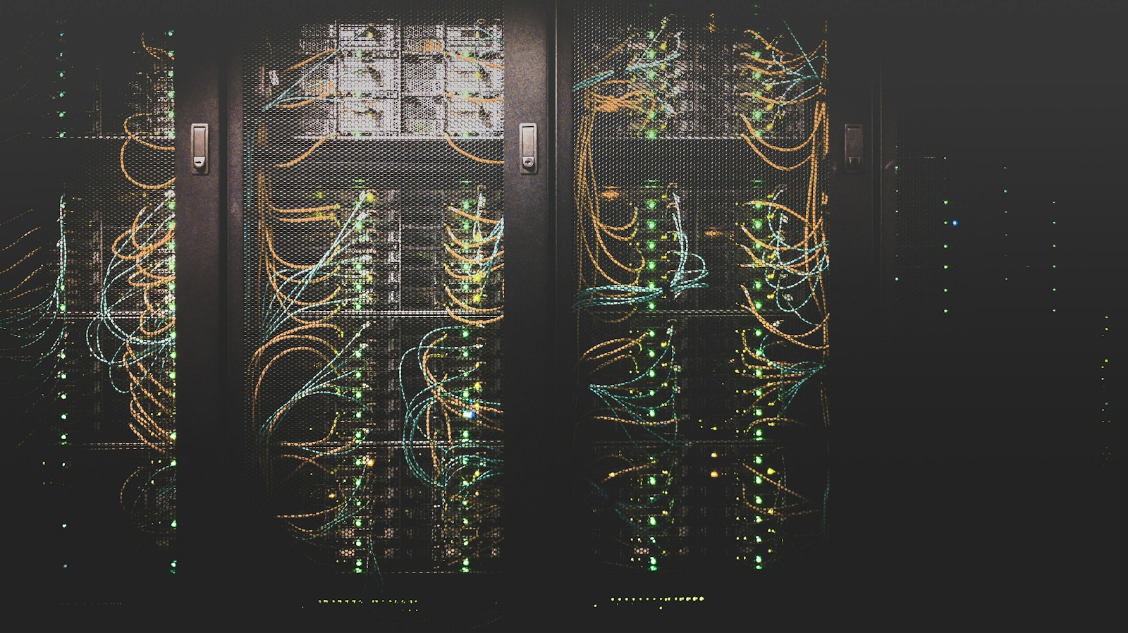 Salle de serveurs et câblage d'un centre de données