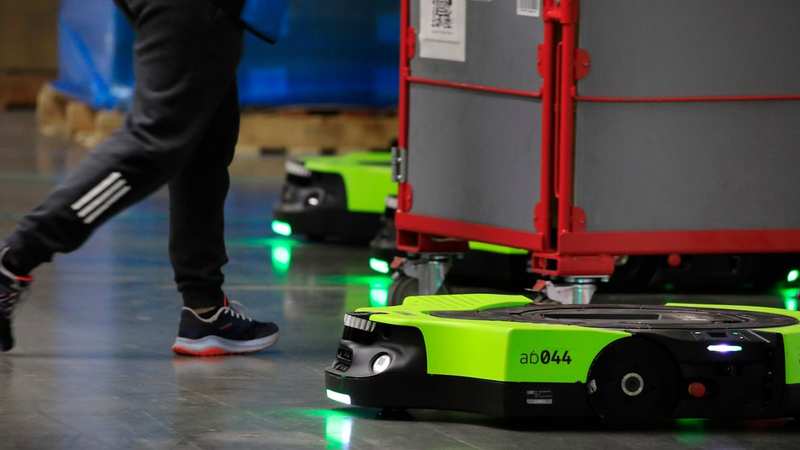 Amazon passe le million de robots et bâtit deux usines pour en faire plus