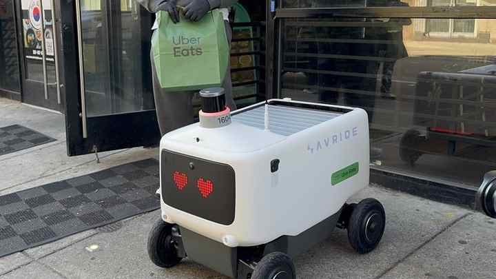 Robots dans la rue : arrestation à Philadelphie, villes contre robotaxis