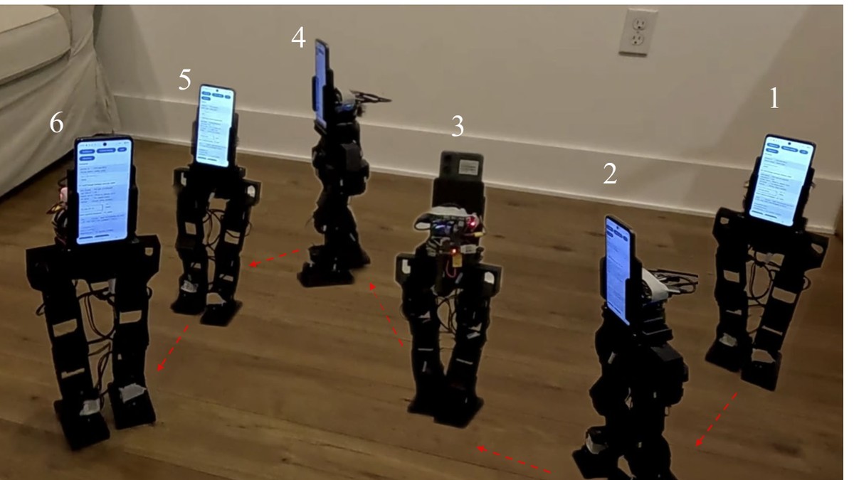 PhoneBot, petit humanoïde de l'UCLA, avec un smartphone Android fixé sur le torse