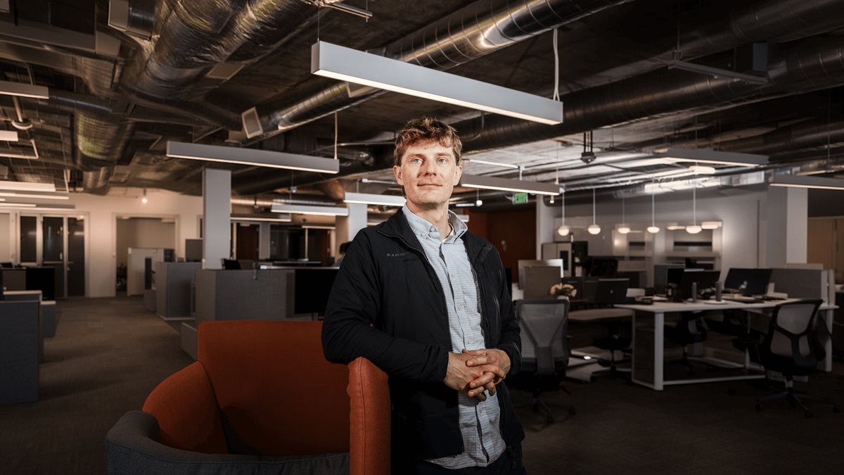 Richard Socher, cofondateur et PDG de Recursive, dans les bureaux de la startup