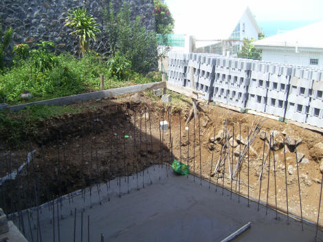 Construction de la piscine intérieure, dalle et fers en L