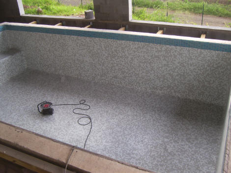 Piscine intérieure, suite 1