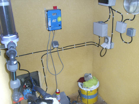 Circuit électrique, électrolyseur à sel, éclairage LED
